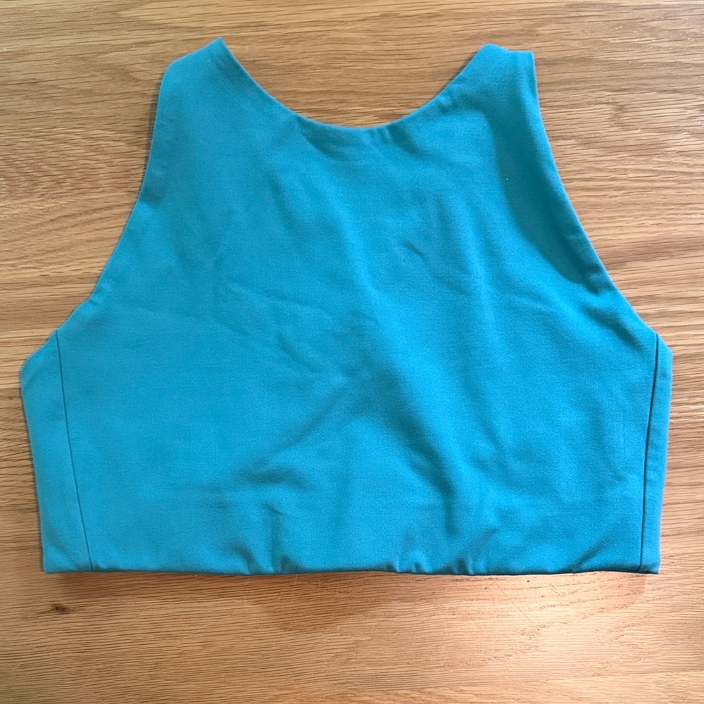M Girlfriend Collective Crossback Aqua Crop Top